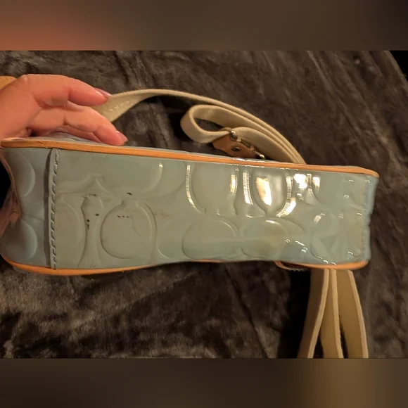 Coach patent Leather Quilted Blue and Tan Crossbody Bag In Good Shape! - Picture 4 of 11